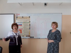 Ивакина Л.А. и Ахмадеева Н.А. знакомят учащихся с избирательной системой в РФ